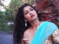 Desi Bhabi Maya Rati Alongside Hindi Breeze - Maya 10 min